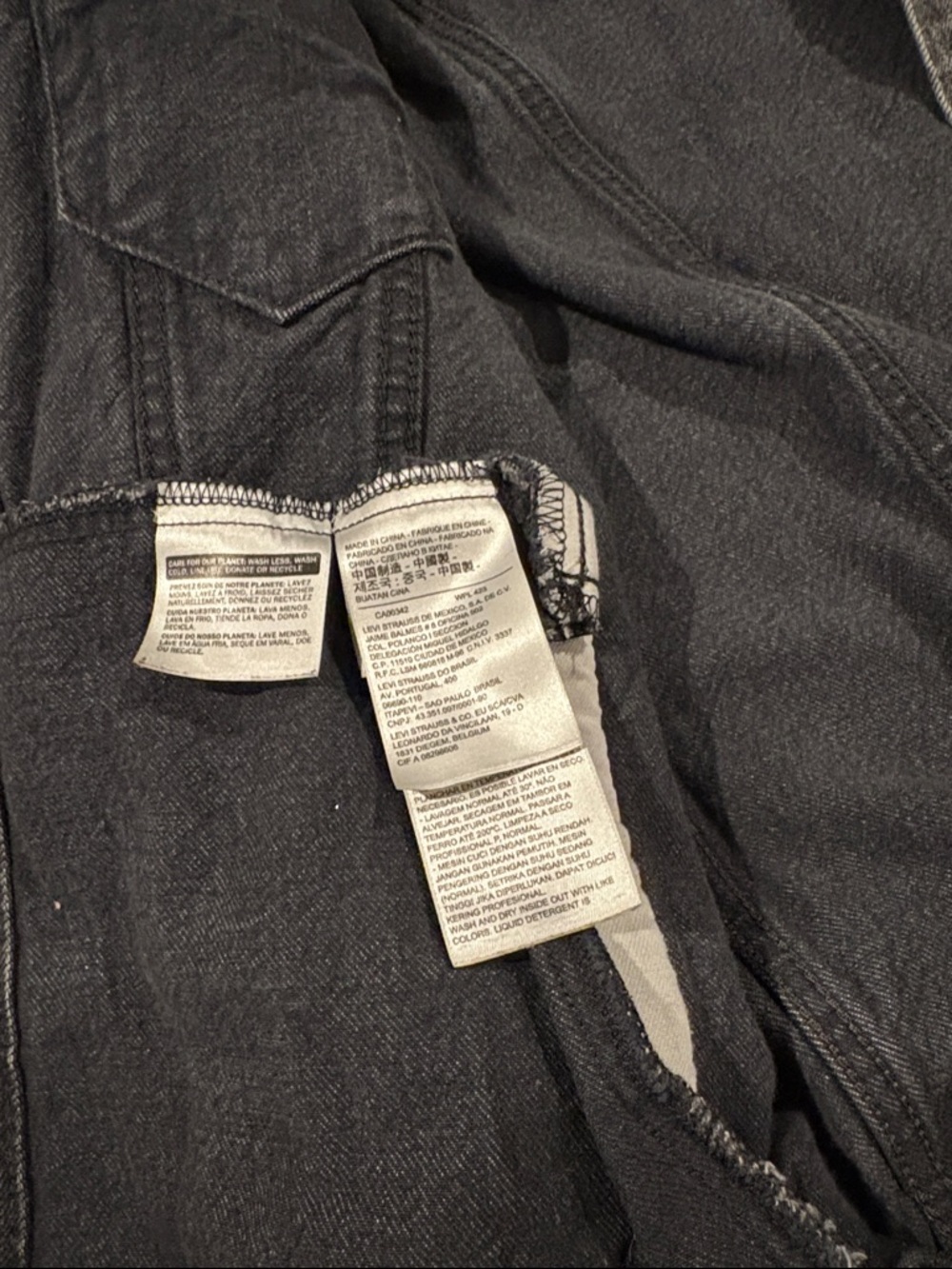 Levi's Faded Black Denim Trucker Jacket - Picture 4 of 6